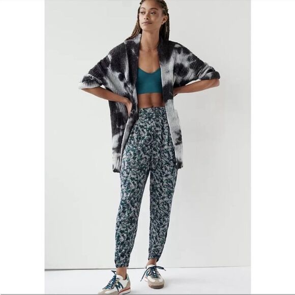 Anthropologie Diandra Pleated Joggers in Green Motif, Size 2 NWOT - Picture 2 of 13